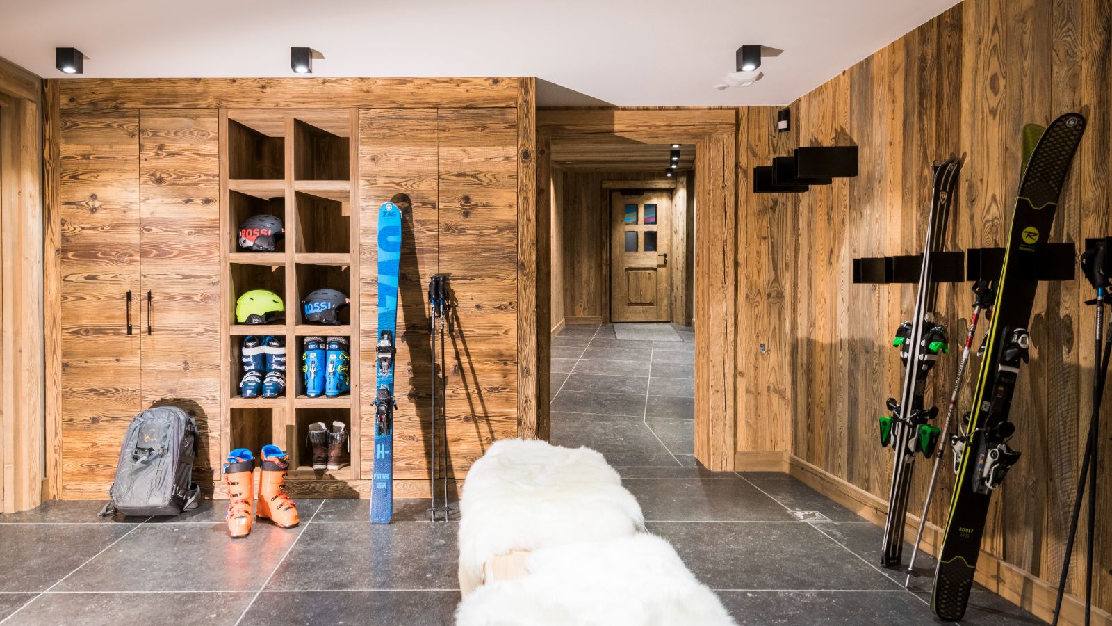 Luxury-ski-chalet-St-Gervais-Amancette-Chalet-Aster-Oxford-Ski-Ski-room (13).jpg