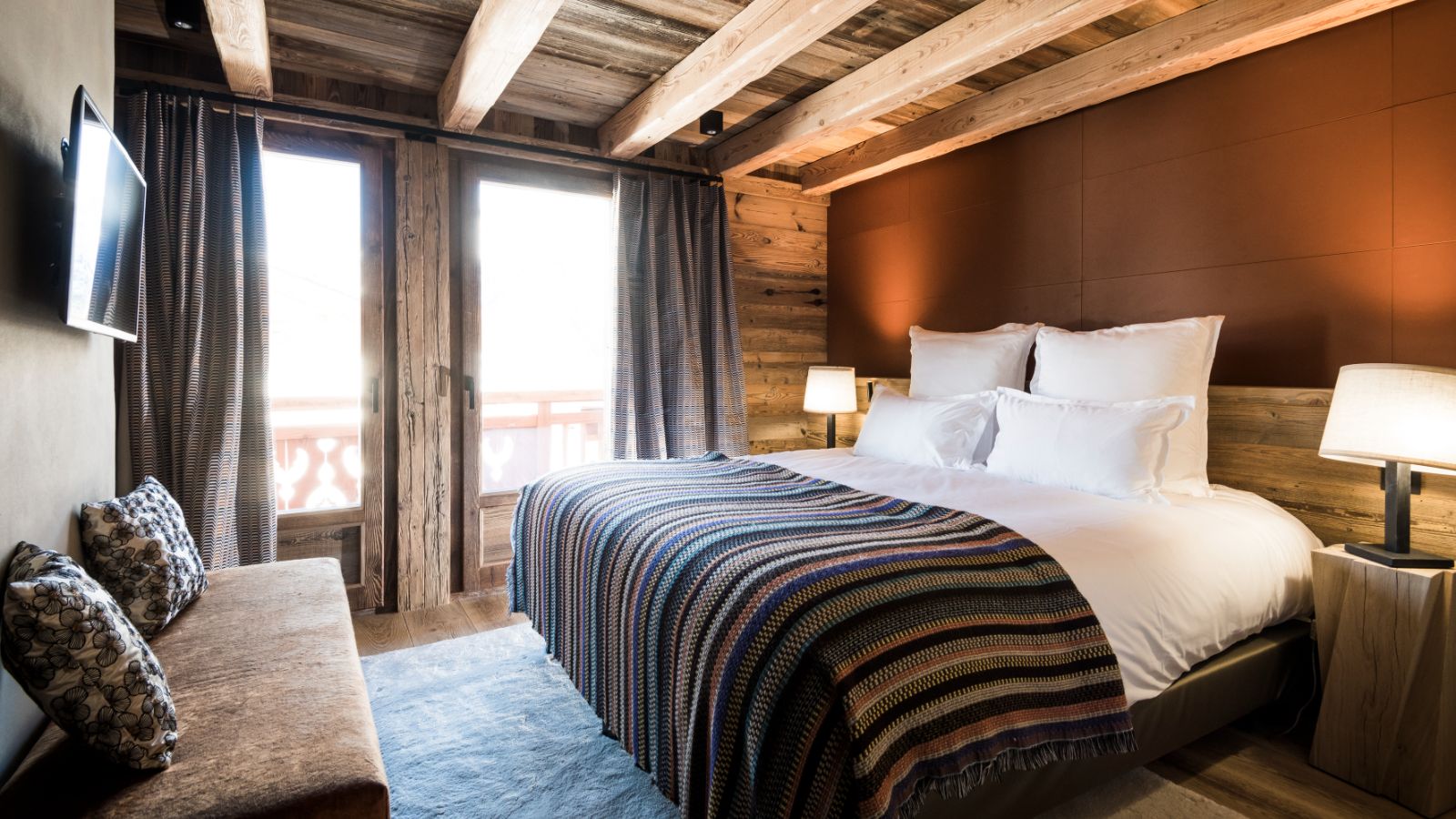 Luxury-ski-chalet-St-Gervais-Amancette-Chalet-Aster-Oxford-Ski-Bedroom (1).jpg