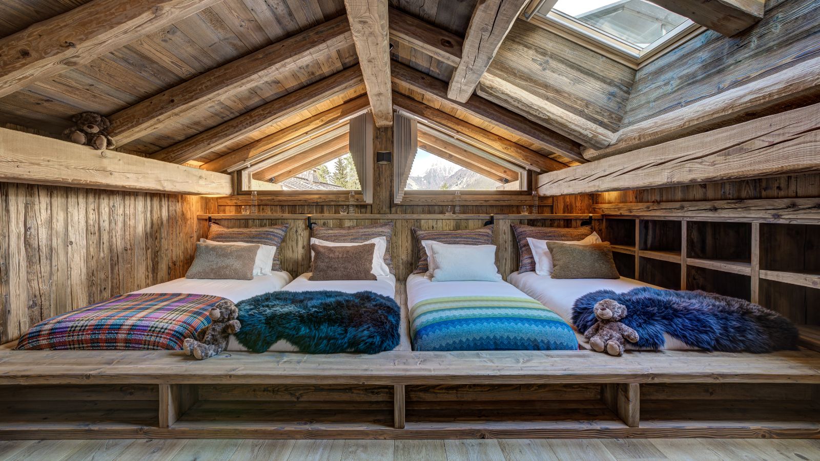 Luxury-ski-chalet-St-Gervais-Amancette-Chalet-Aster-Oxford-Ski-Bedroom (2).jpg