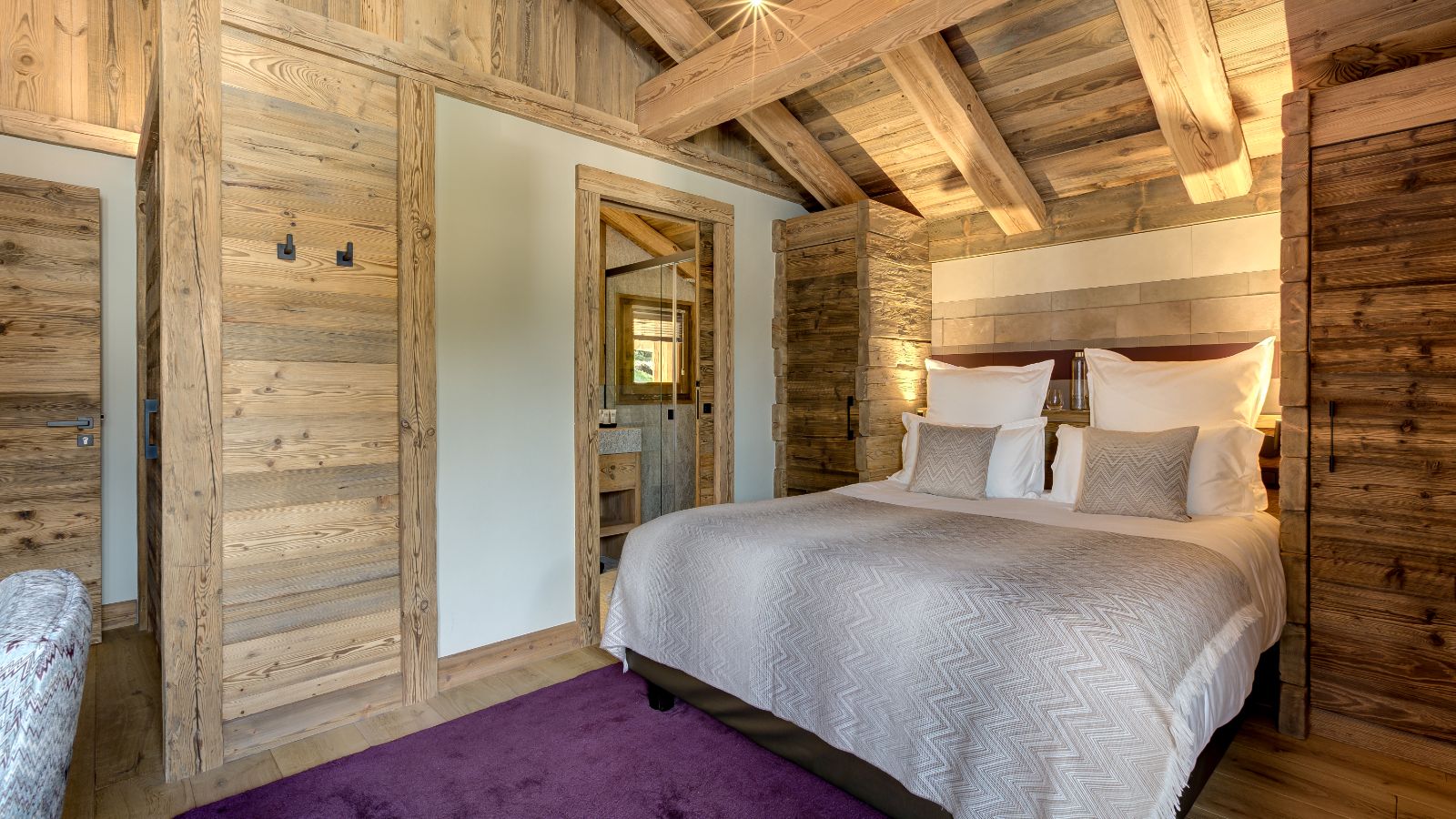 Luxury-ski-chalet-St-Gervais-Amancette-Chalet-Aster-Oxford-Ski-Bedroom (5).jpg