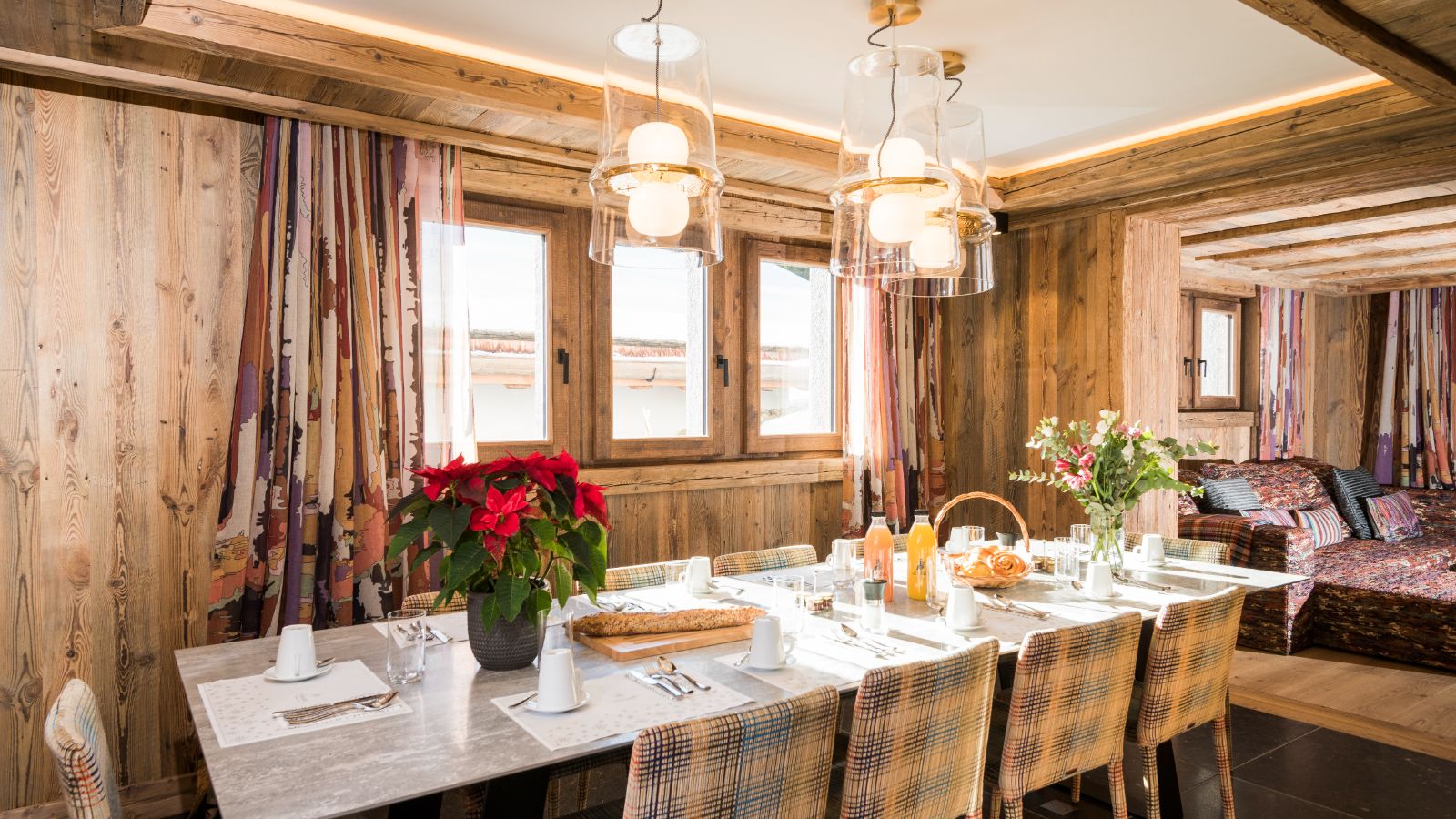 Luxury-ski-chalet-St-Gervais-Amancette-Chalet-Aster-Oxford-Ski-Dining (2).jpg