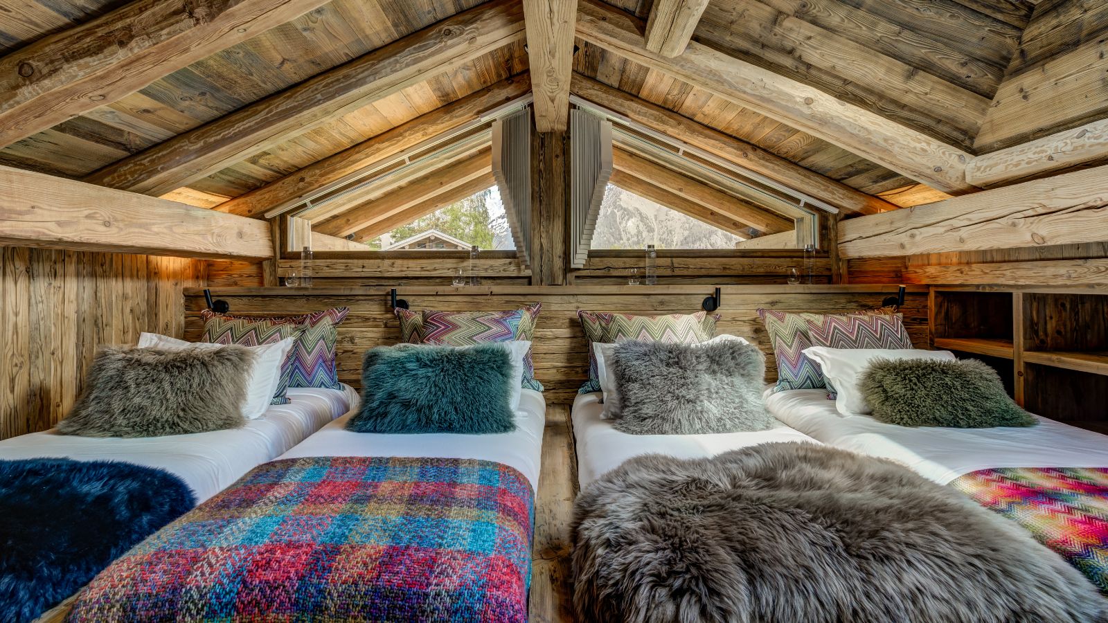 Luxury-Ski-Chalet-St-Gervais-Armancette-Chalet-Carline-Oxford-Ski-Bedroom (4).jpg