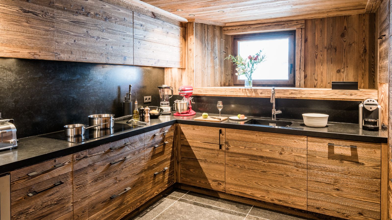 Luxury-Ski-Chalet-St-Gervais-Armancette-Chalet-Silene-Oxford-Ski-Kitchen2.jpg