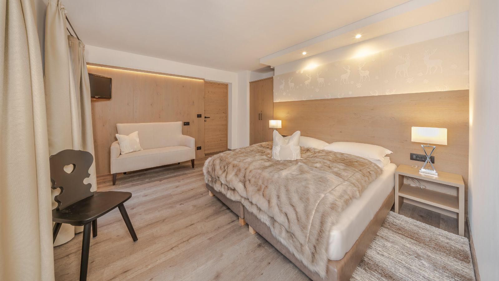 luxury-ski-chalet-selva-bedroom (1).jpg