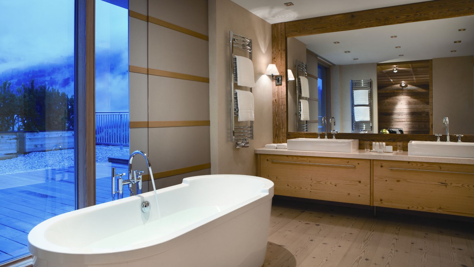luxury-ski-hotel-kitzbuhel-penthouse-oxford-bathro.jpg