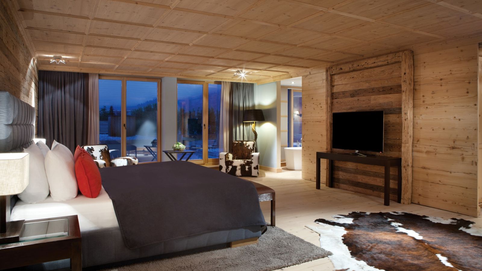 luxury-ski-hotel-kitzbuhel-penthouse-oxford-bedroo (1).jpg