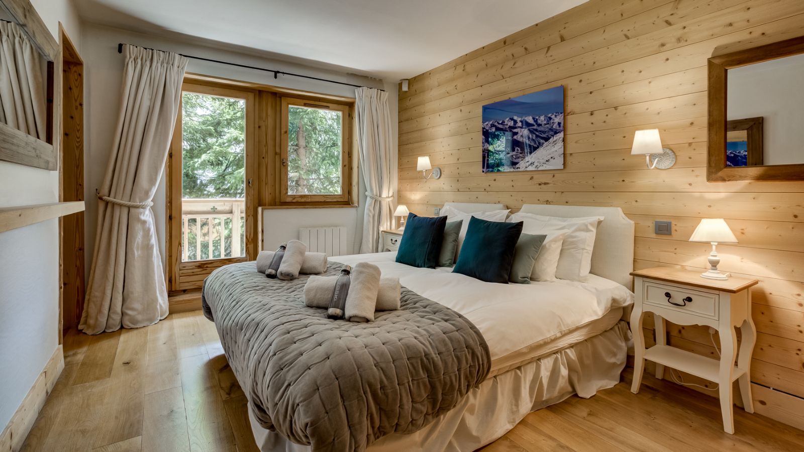 Luxury-Ski-Chalet-Meribel-La-Chouette-Oxford-Ski-Bedroom (10).jpg