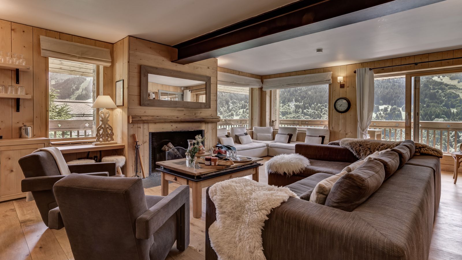Luxury-Ski-Chalet-Meribel-La-Chouette-Oxford-Ski-Lounge.jpg