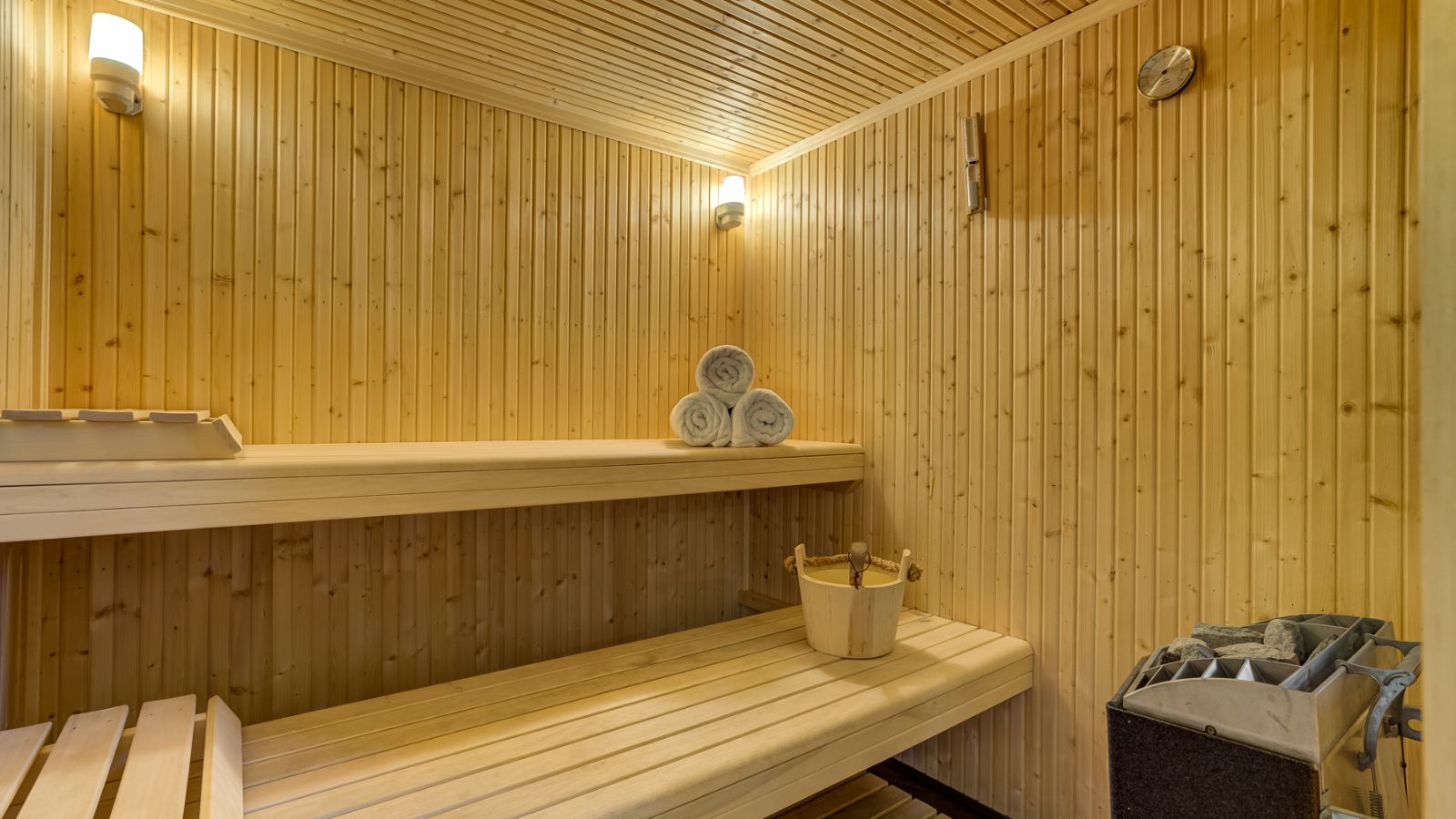 Luxury-Ski-Chalet-Meribel-La-Chouette-Oxford-Ski-Sauna.jpg