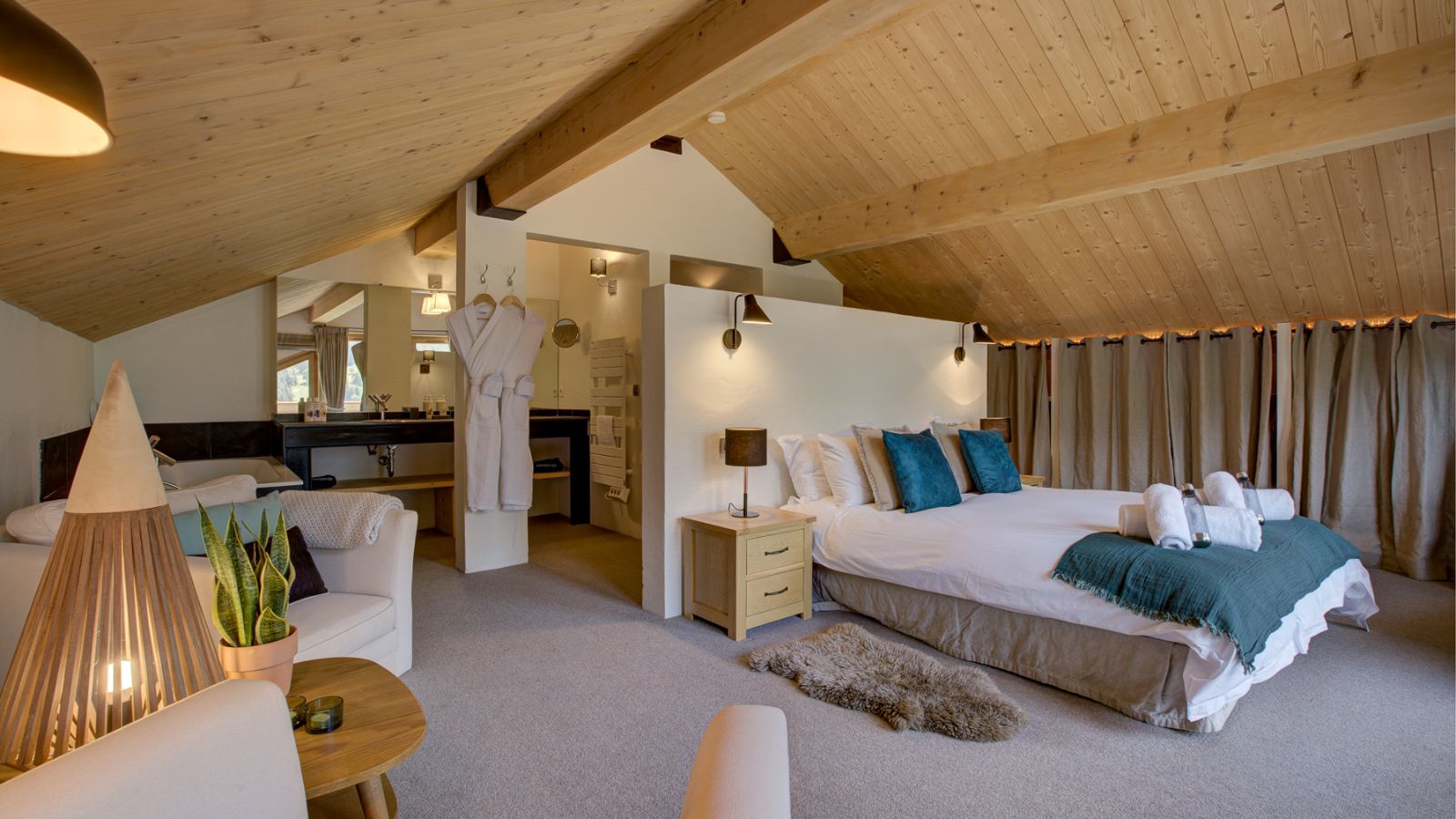 Luxury-Ski-Chalet-Meribel-La-Chouette-Oxford-Ski-Suite.jpg