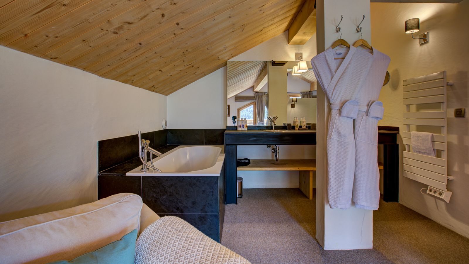 Luxury-Ski-Chalet-Meribel-La-Chouette-Oxford-Ski-Bathroom.jpg
