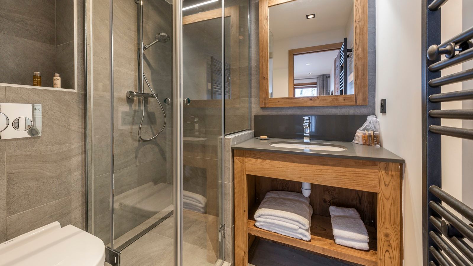 luxury-ski-chalet-meribel-alya-oxford-ski-bathroom (2).jpg