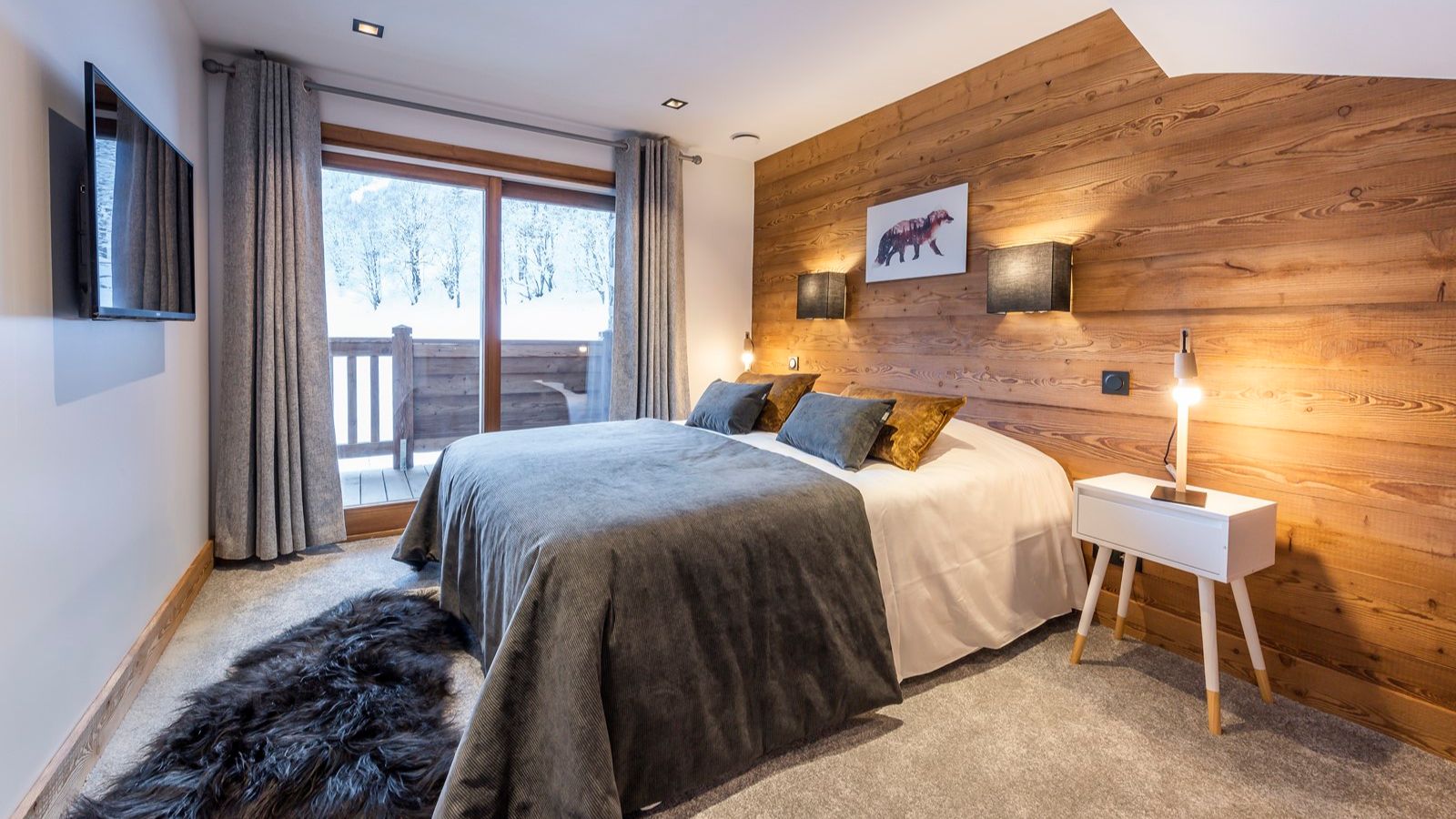 luxury-ski-chalet-meribel-alya-oxford-ski-bedroom (1).jpg