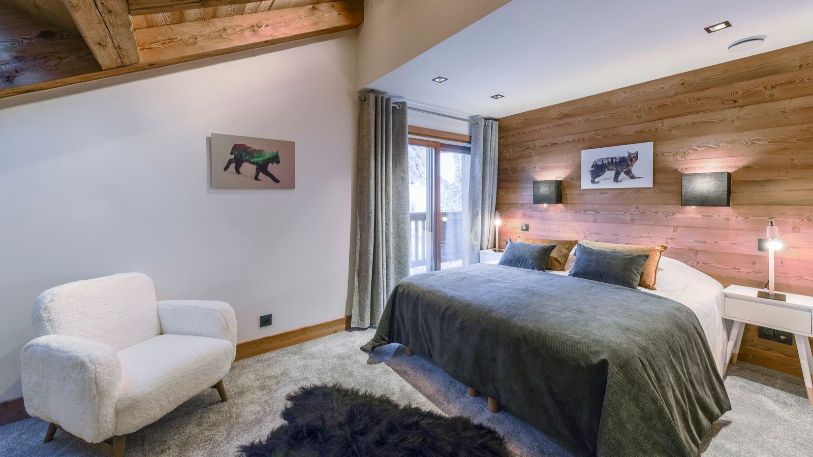 luxury-ski-chalet-meribel-alya-oxford-ski-bedroom (3).jpg