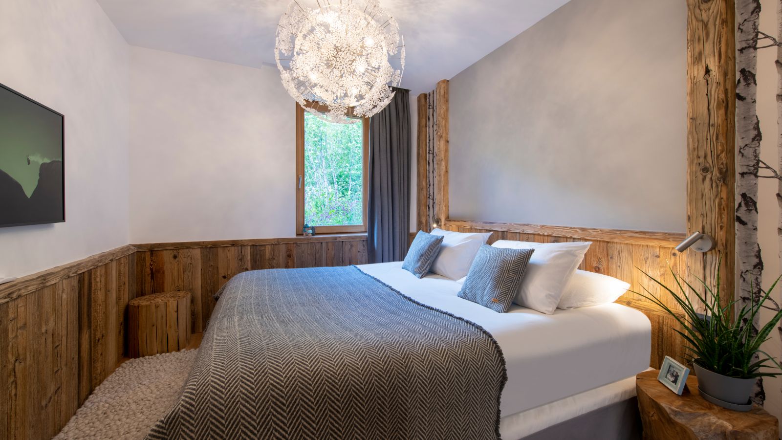 luxury-ski-chalets-val-disere-fornet-oxalis-oxford-bed1.jpg