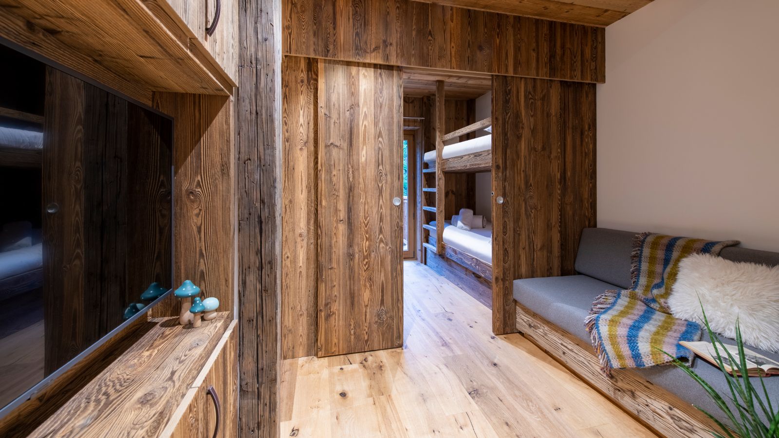 luxury-ski-chalets-val-disere-fornet-oxalis-oxford-tv-room.jpg