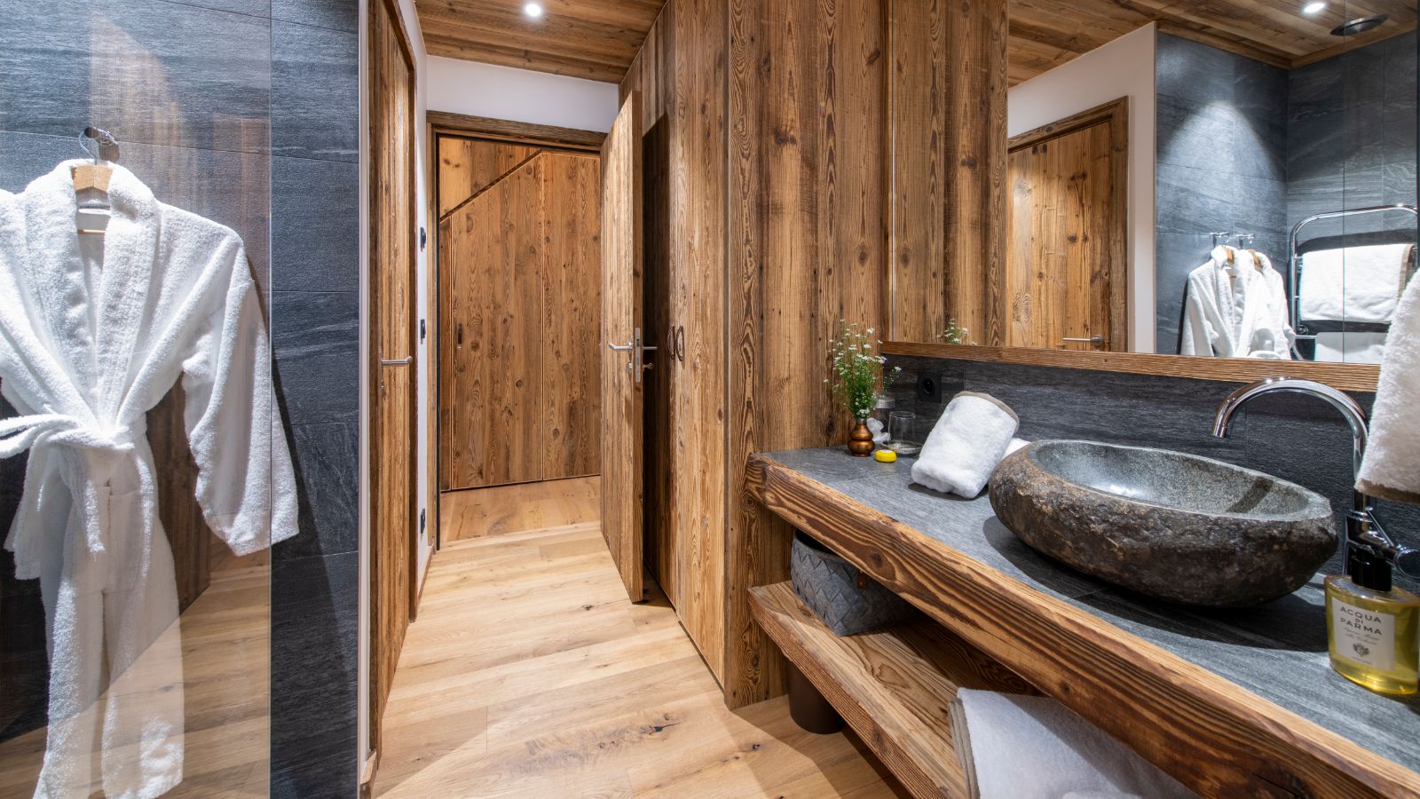 luxury-ski-chalets-val-disere-fornet-oxalis-oxford -bathroom.jpg