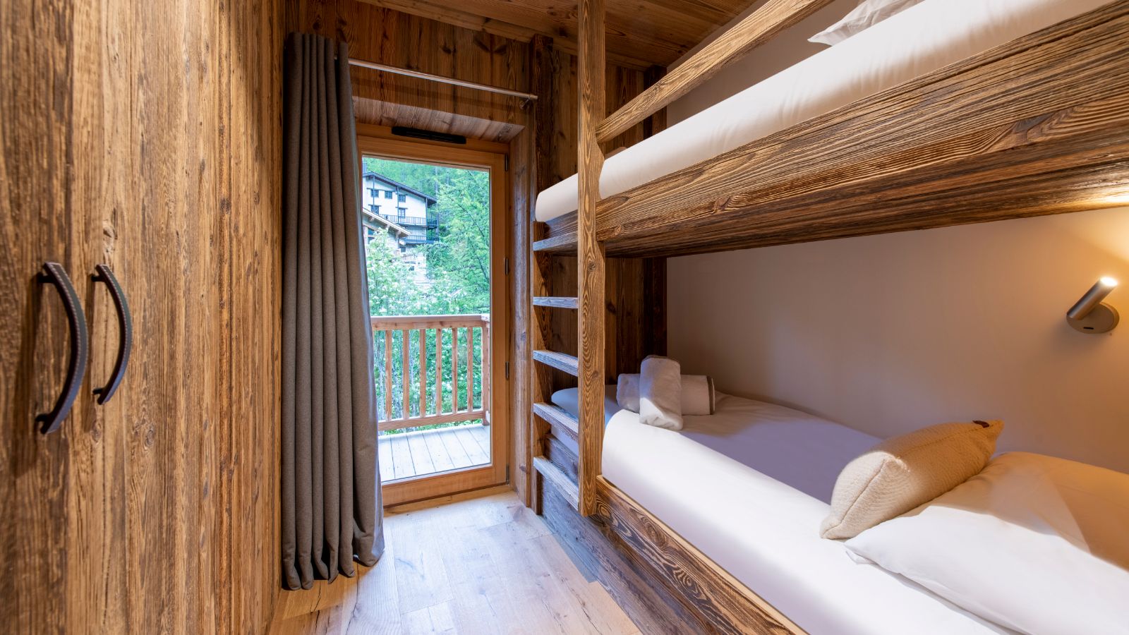 luxury-ski-chalets-val-disere-fornet-oxalis-oxford -bunk.jpg