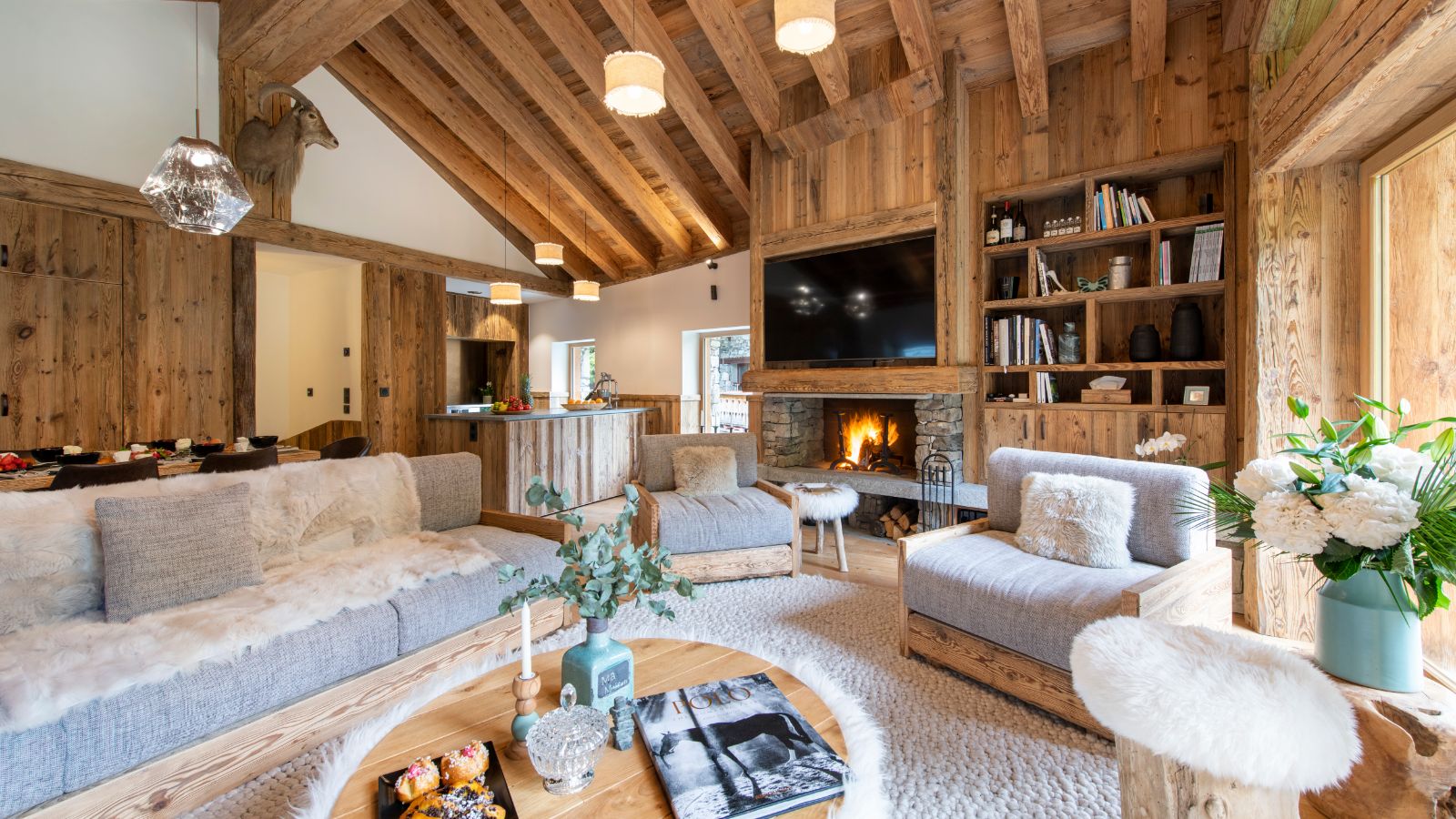 luxury-ski-chalets-val-disere-fornet-oxalis-oxford -living2.jpg