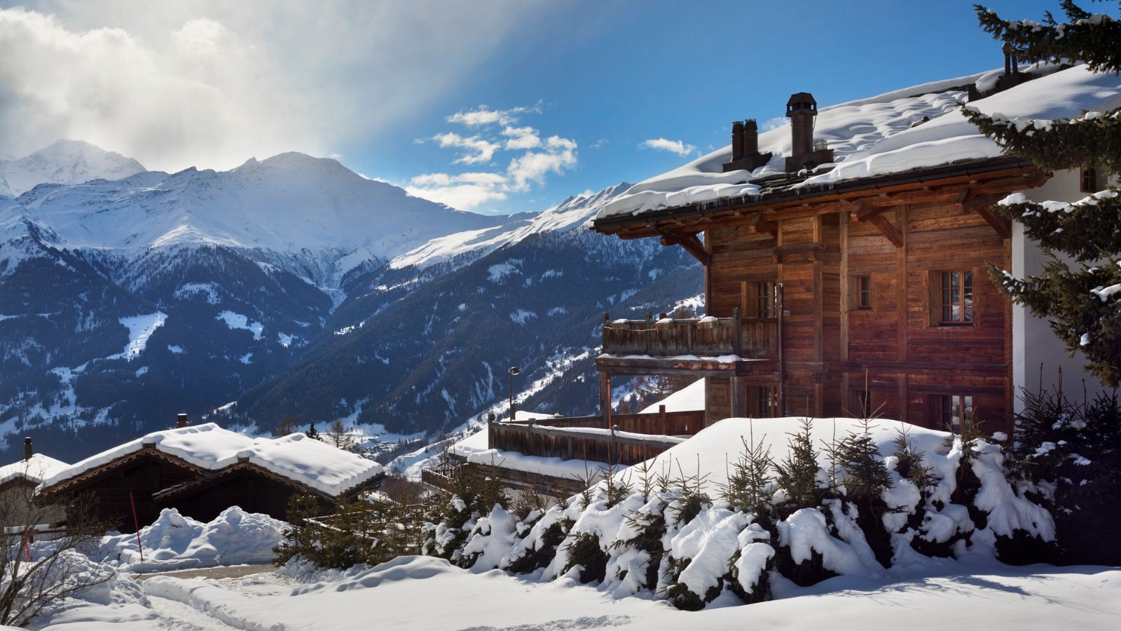 luxury-ski-chalet-verbier-la-truffe-blanche-oxford-ski-exterior (3).jpg
