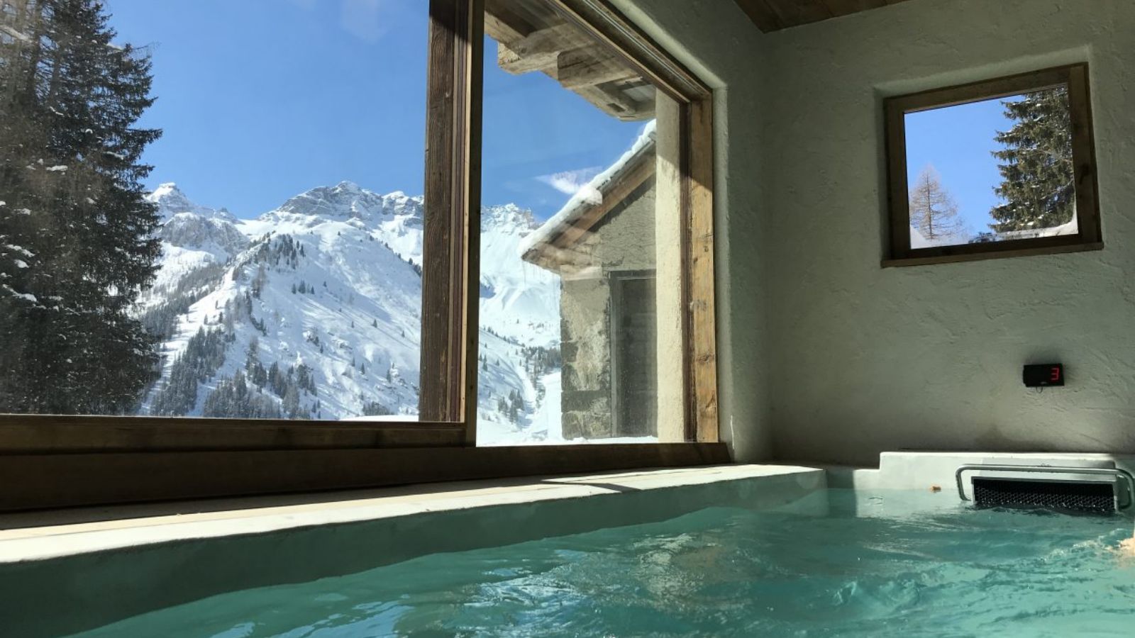 luxury-ski-chalet-cesa-del-louf-arabba-oxford-ski-swimming (1).jpg