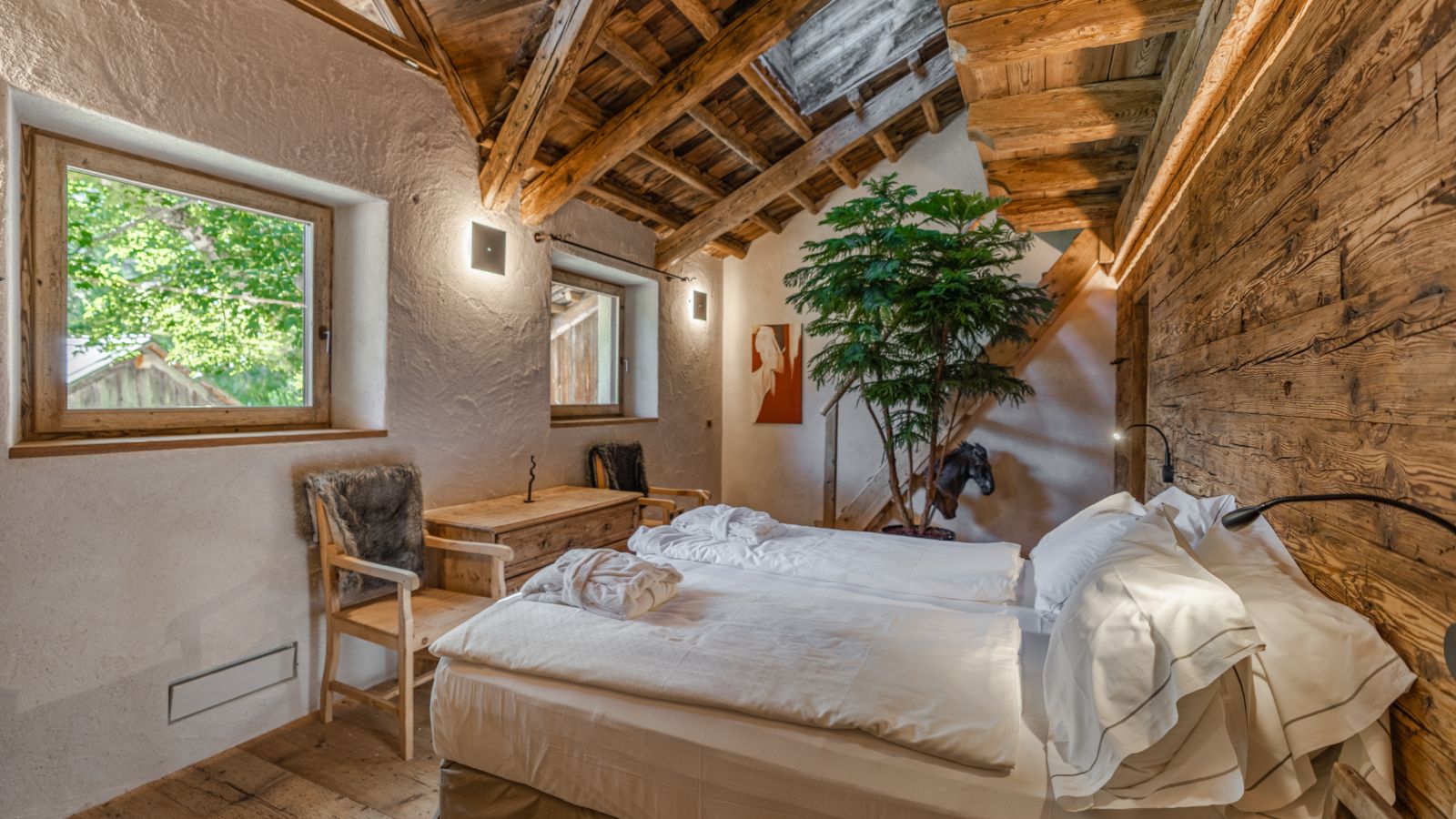 luxury-ski-chalet-cesa-del-louf-arabba-oxford-ski-bedroom (1).jpg