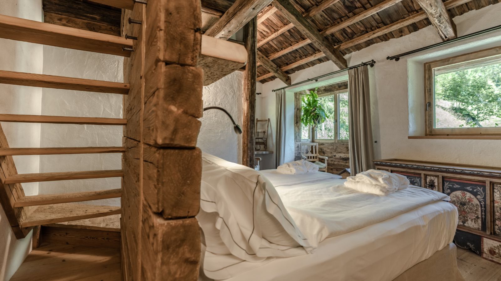 luxury-ski-chalet-cesa-del-louf-arabba-oxford-ski-bedroom .jpg