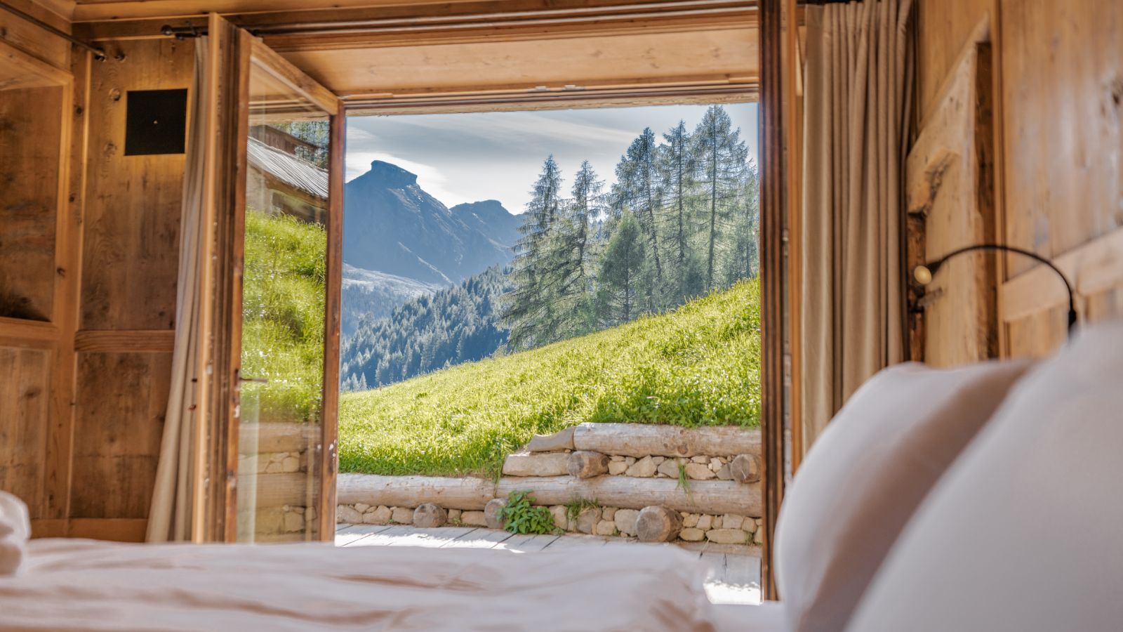 luxury-ski-chalet-cesa-del-louf-arabba-oxford-ski-bed-view.jpg