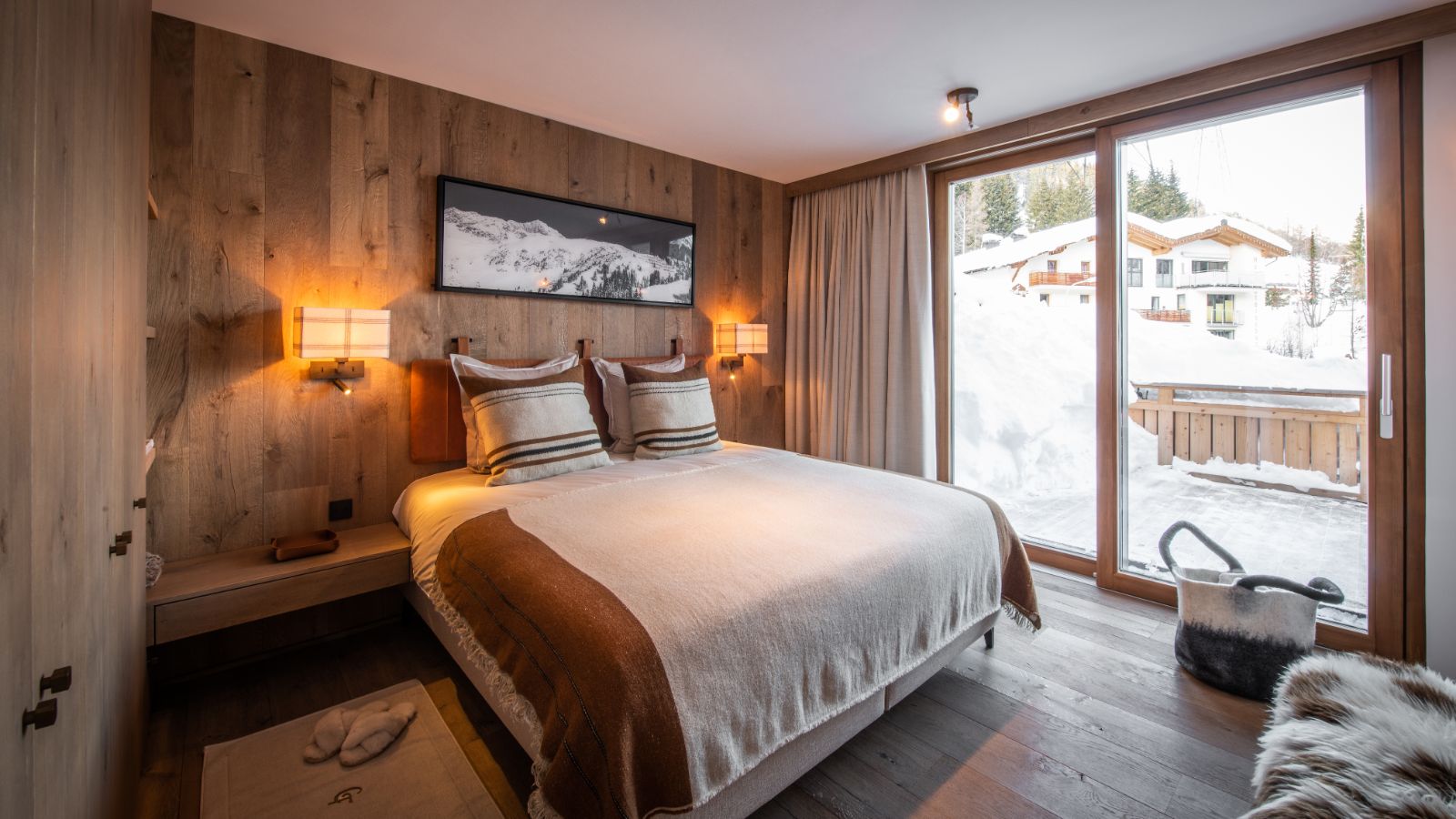 Luxury-Ski-Chalet-St-Anton-Apartment-Galzig-Oxford-Ski-Bedroom (3).jpg