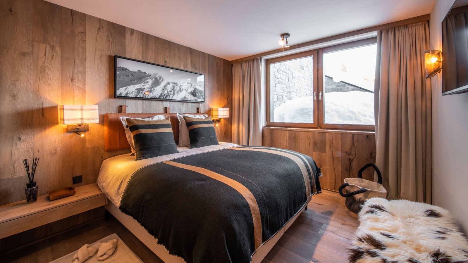 Luxury-Ski-Chalet-St-Anton-Apartment-Galzig-Oxford-Ski-Bedroom (6).jpg