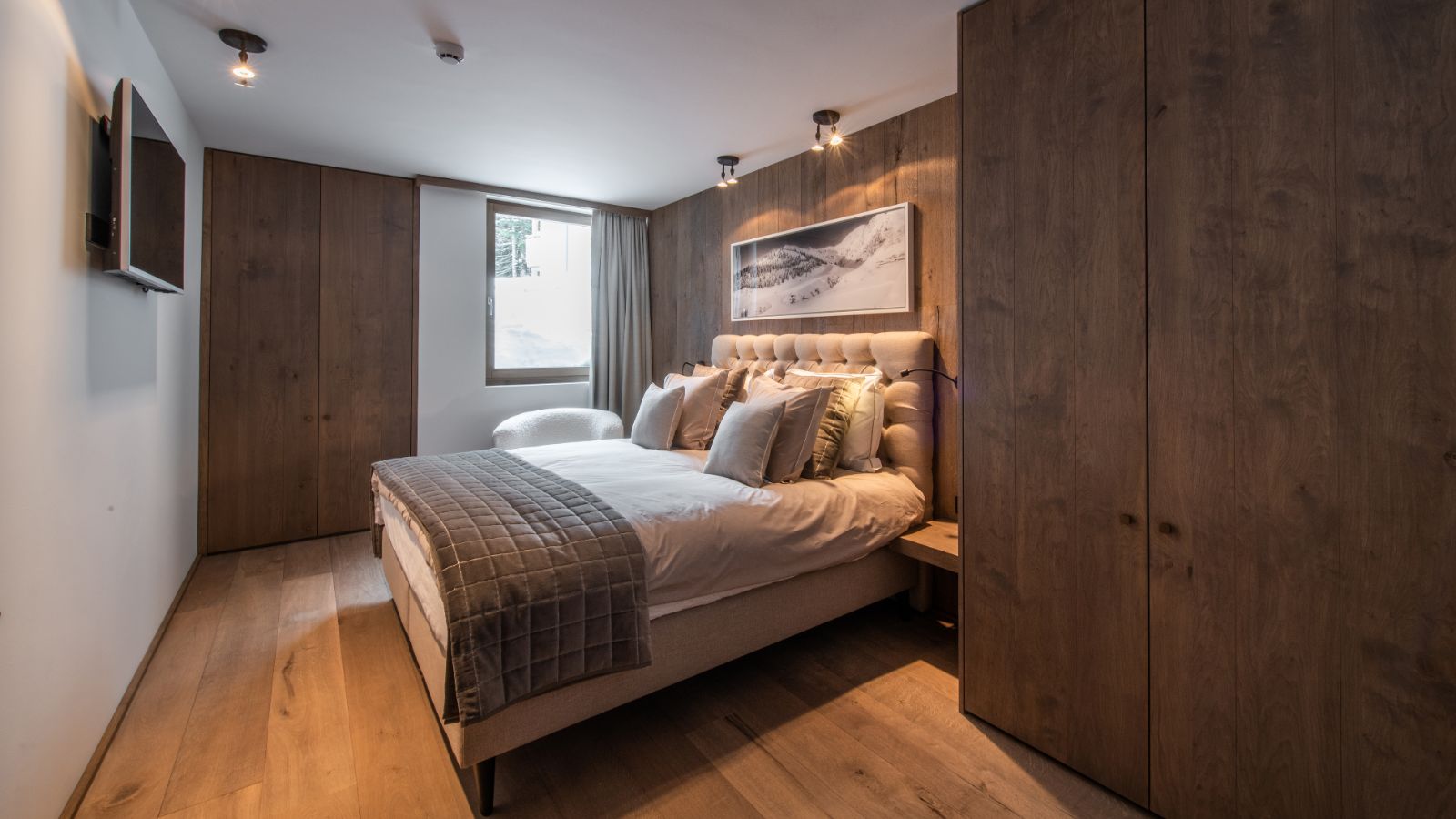 Luxury-Ski-Chalet-St-Anton-Apartment-Rendl-Oxford-Ski-Bedroom (1).jpg