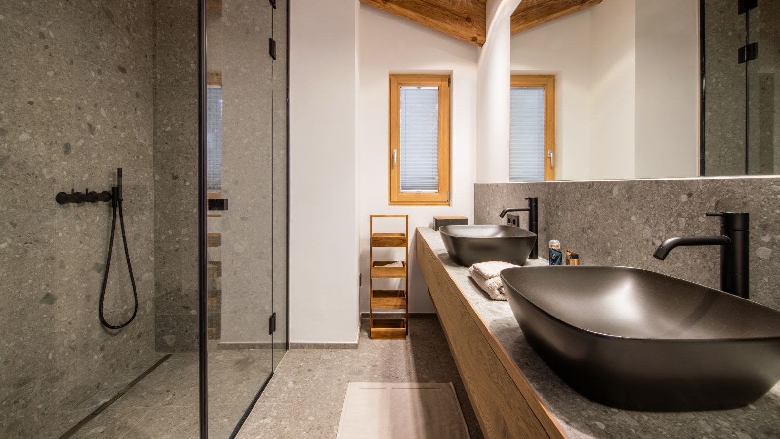 Luxury-Ski-Chalet-St-Anton-Penthouse-Fabiola-Oxford-Ski-Bathroom.jpg