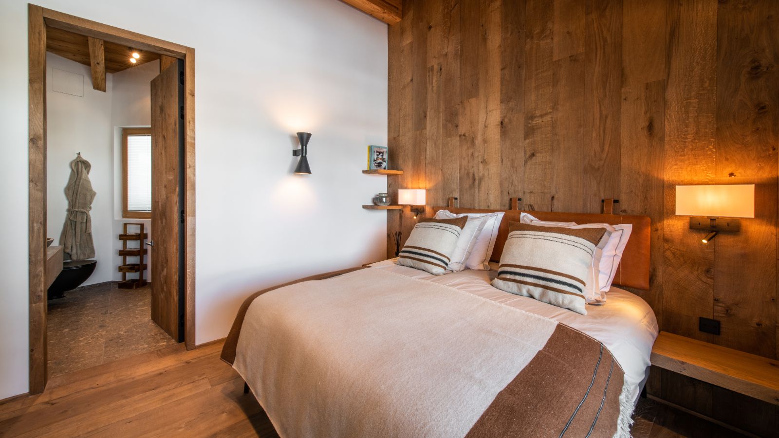 Luxury-Ski-Chalet-St-Anton-Penthouse-Fabiola-Oxford-Ski-Bedroom (2).jpg