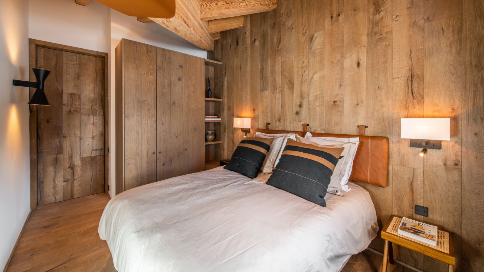 Luxury-Ski-Chalet-St-Anton-Penthouse-Fabiola-Oxford-Ski-Bedroom (3).jpg