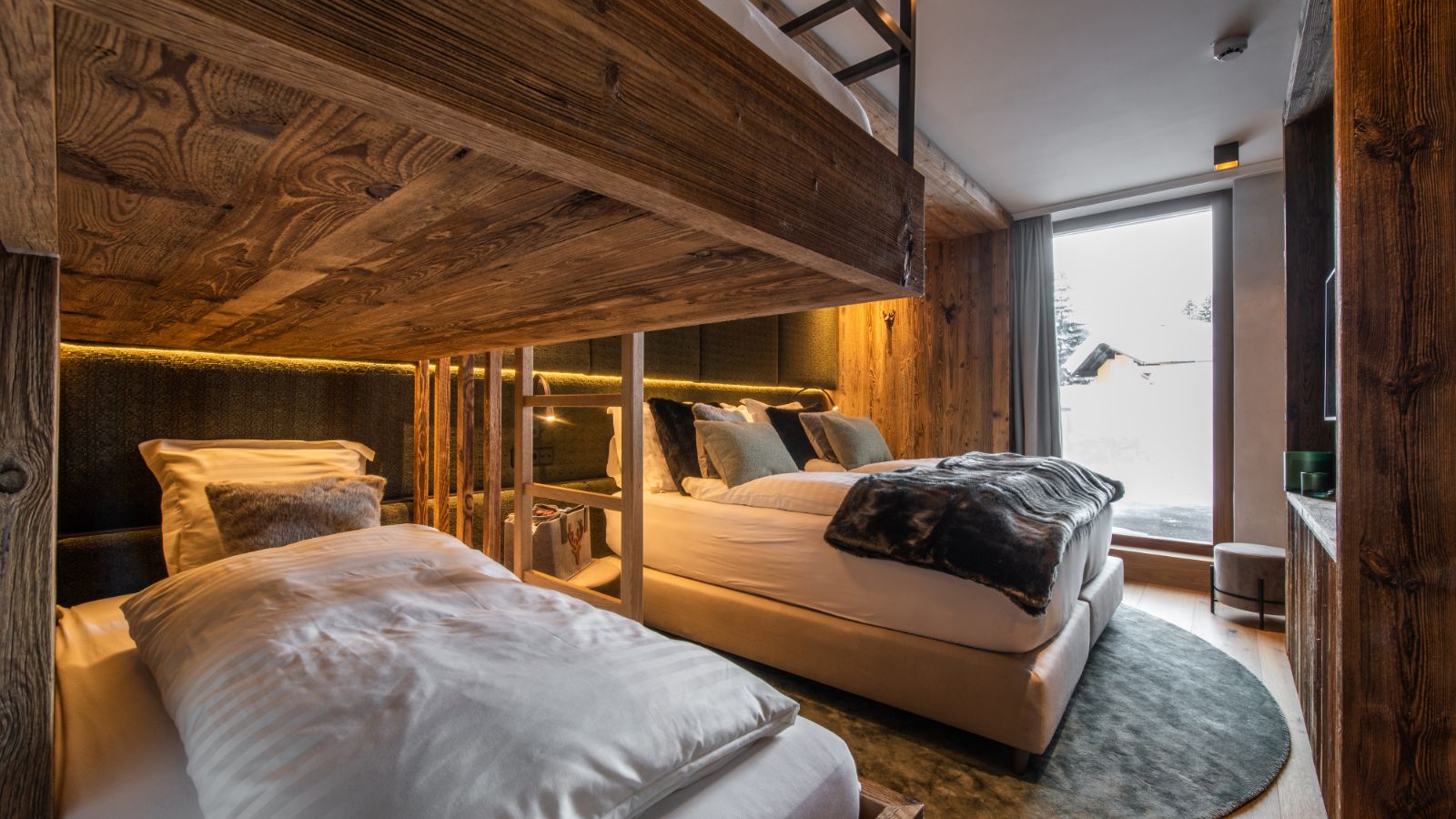 Luxury-Ski-Chalet-St-Anton-Big-Tom-Oxford-Ski-Bedroom (1).jpg