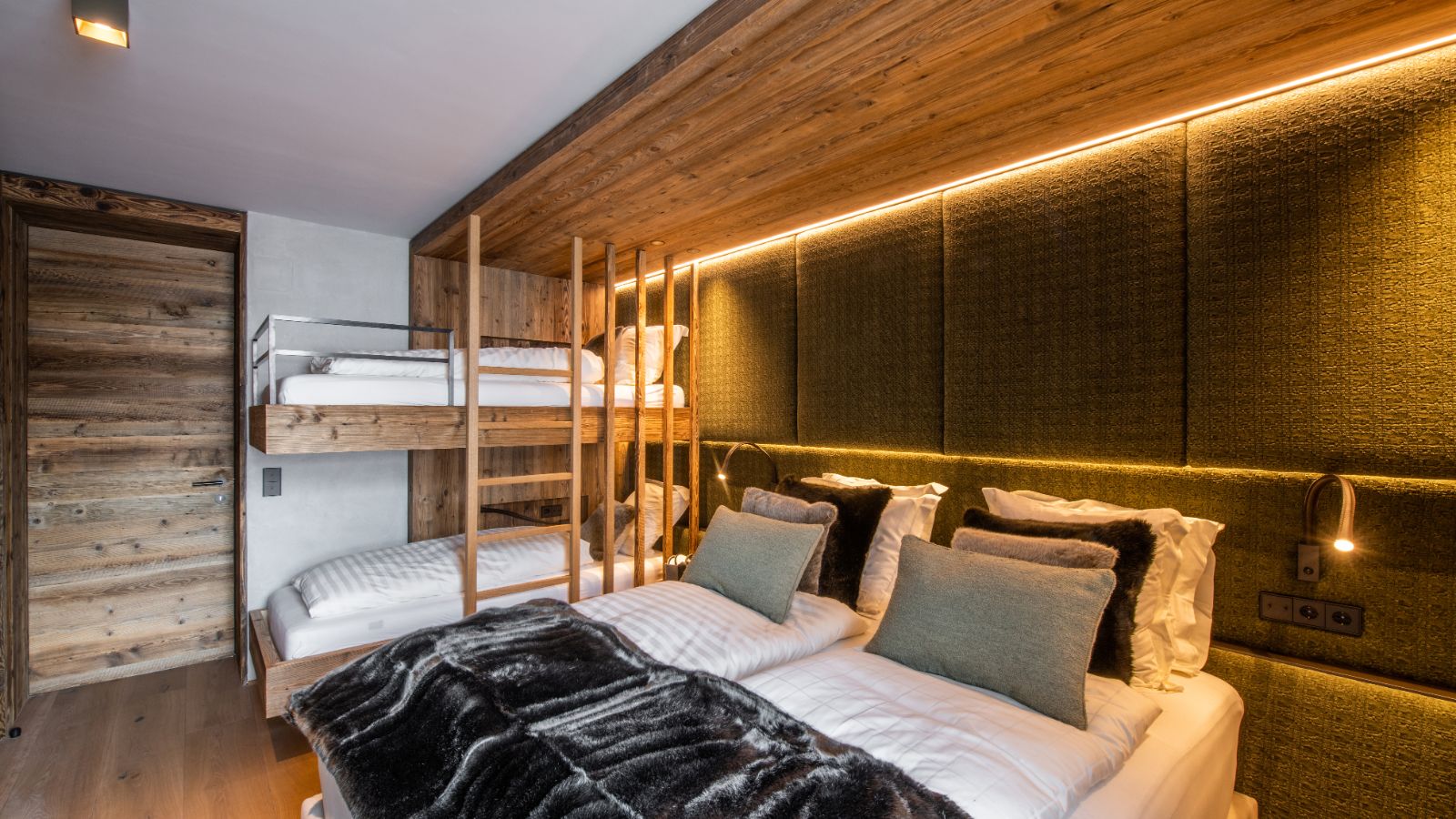 Luxury-Ski-Chalet-St-Anton-Big-Tom-Oxford-Ski-Bedroom (2).jpg