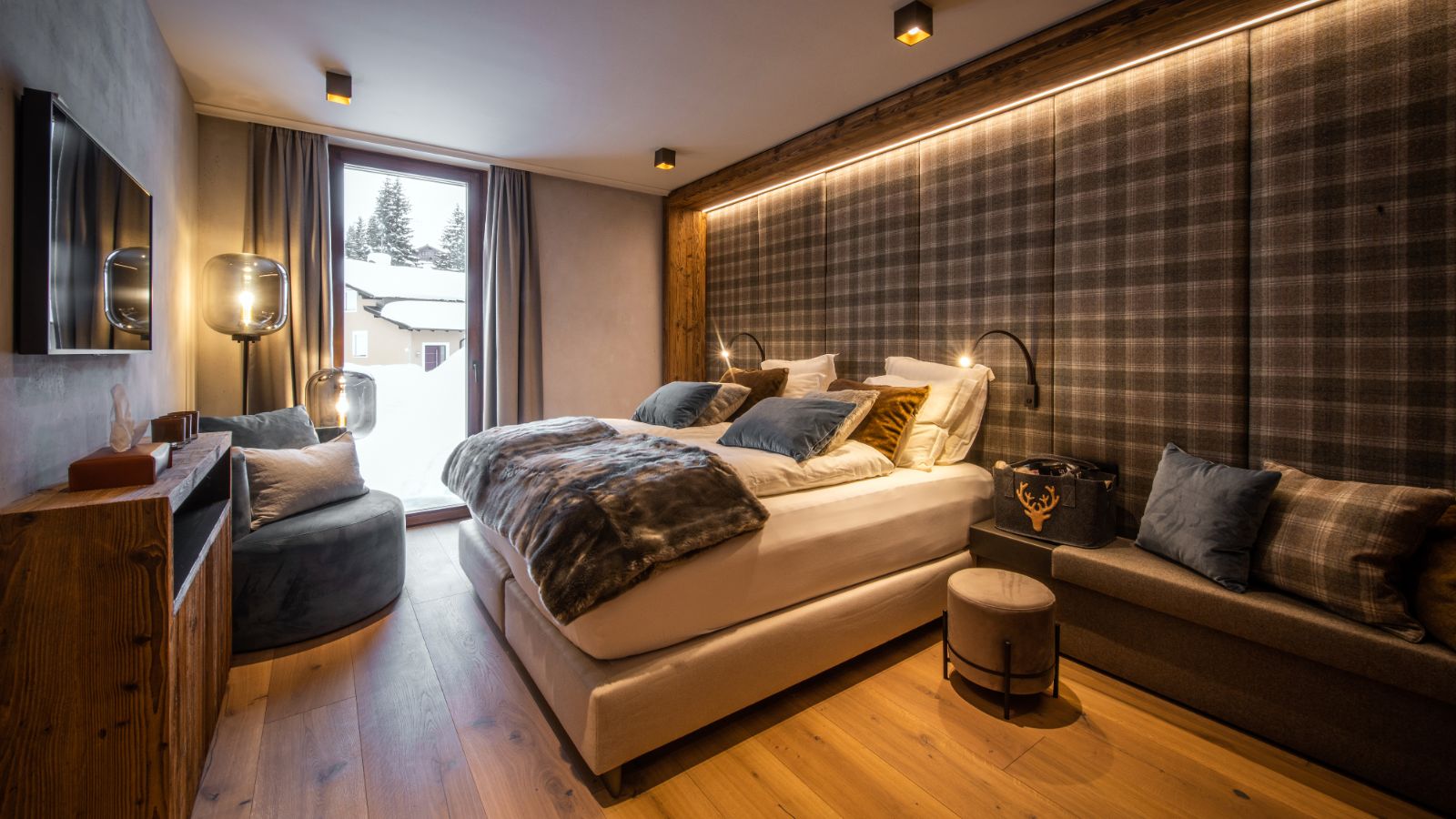 Luxury-Ski-Chalet-St-Anton-Big-Tom-Oxford-Ski-Bedroom (7).jpg