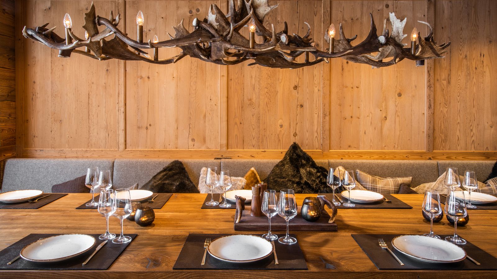Luxury-Ski-Chalet-St-Anton-Big-Tom-Oxford-Ski-Dining2.jpg