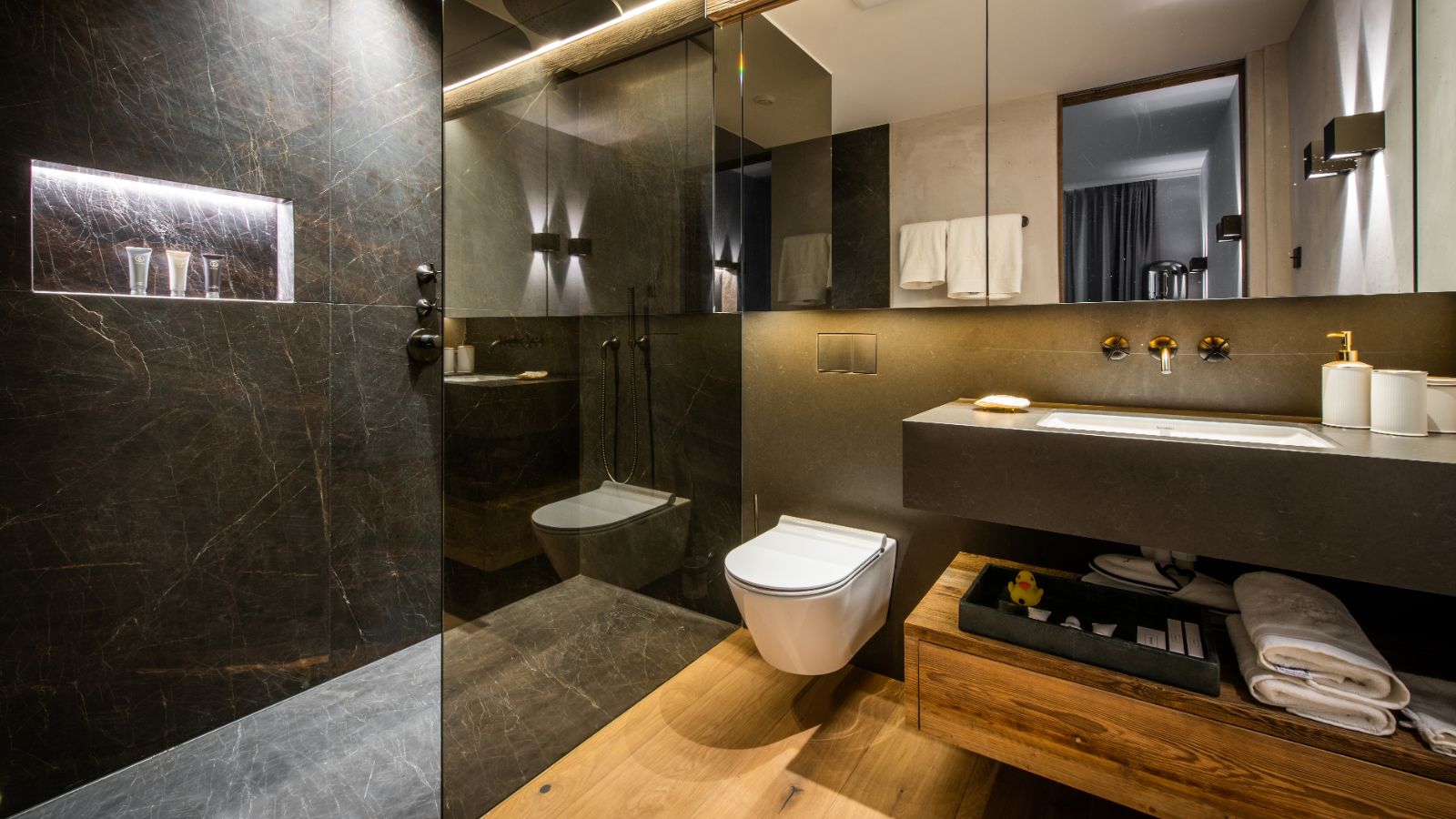 Luxury-Ski-Chalet-St-Anton-Big-Tom-Oxford-Ski-Bathroom.jpg