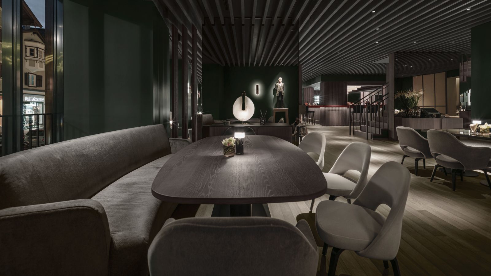 Luxury-Ski-Hotel-Kitzbuhel-Weisses-Roessl-Oxford-Ski-Bar (5).jpg