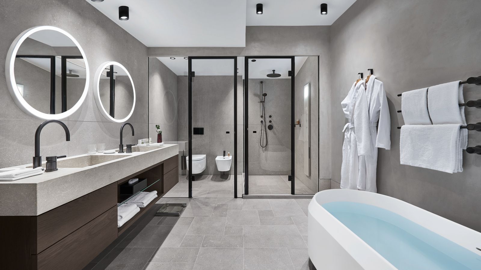 Luxury-Ski-Hotel-Kitzbuhel-Weisses-Roessl-Oxford-Ski-Bathroom (2).jpg