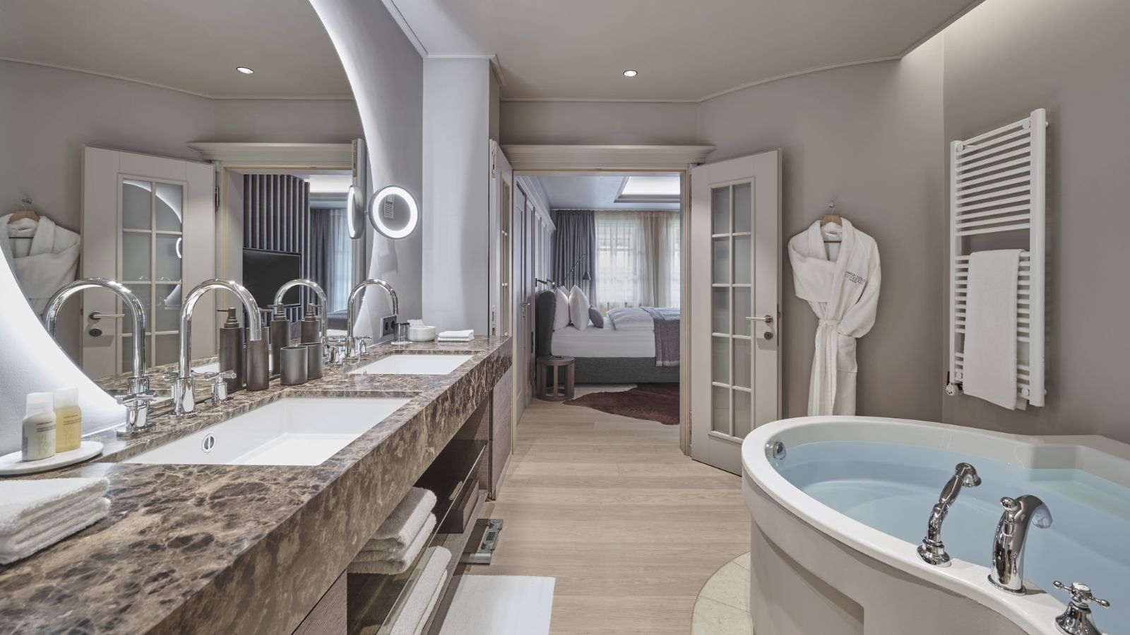 Luxury-Ski-Hotel-Kitzbuhel-Weisses-Roessl-Oxford-Ski-Suite (4).jpg