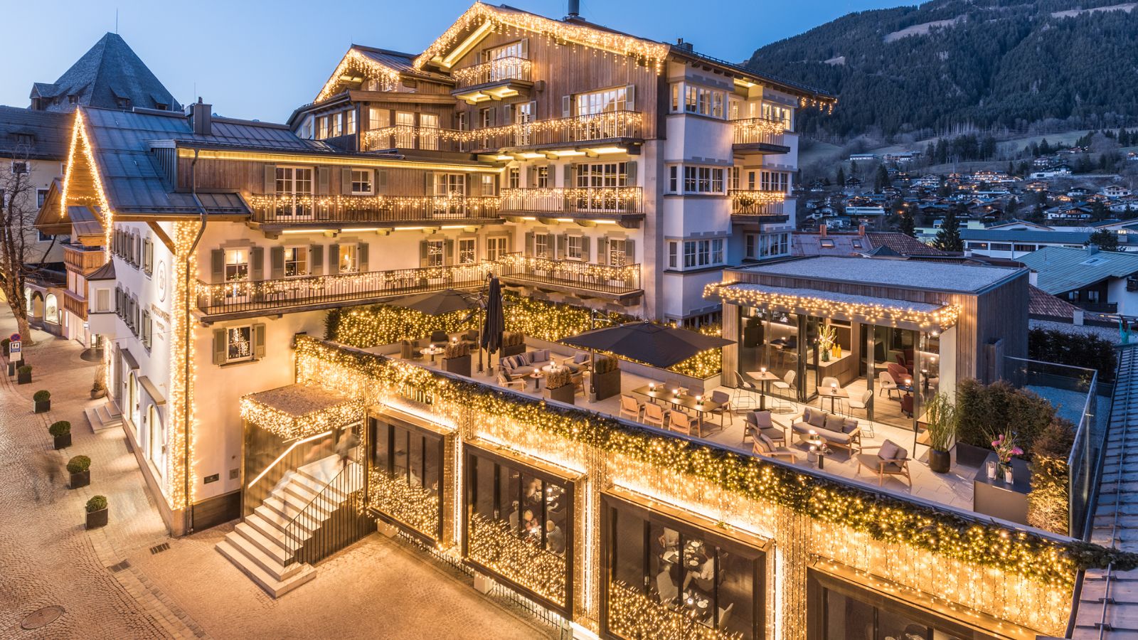 Luxury-Ski-Hotel-Kitzbuhel-Weisses-Roessl-Oxford-Ski-Ski-Room.jpg