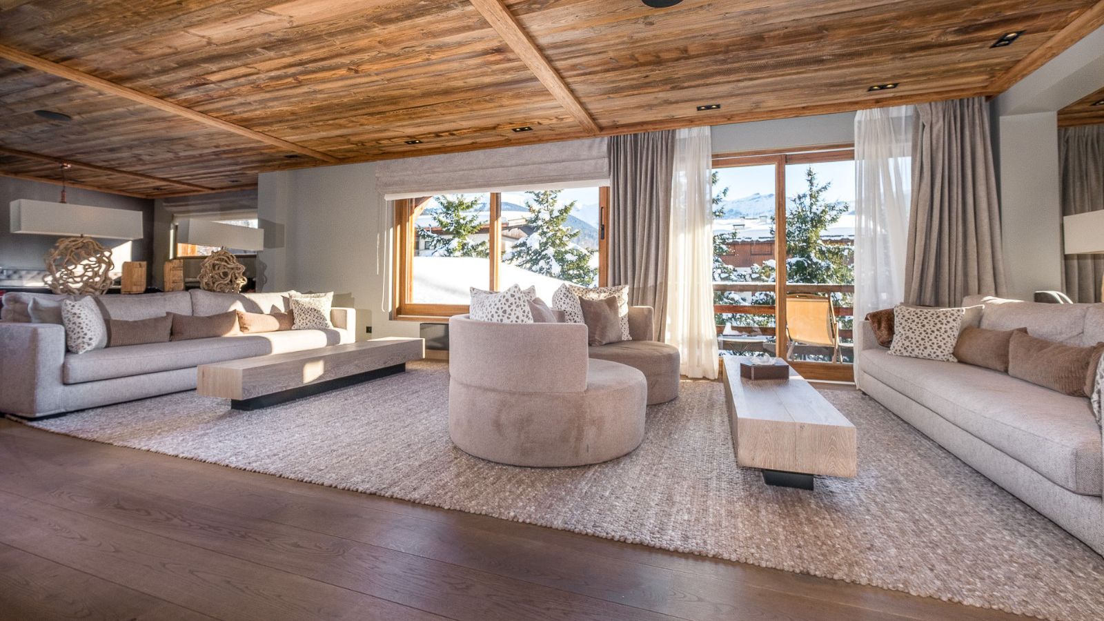 Luxury-Ski-Chalet-Megeve-Chalet-Keystone-Oxford-Ski-Lounge.jpg