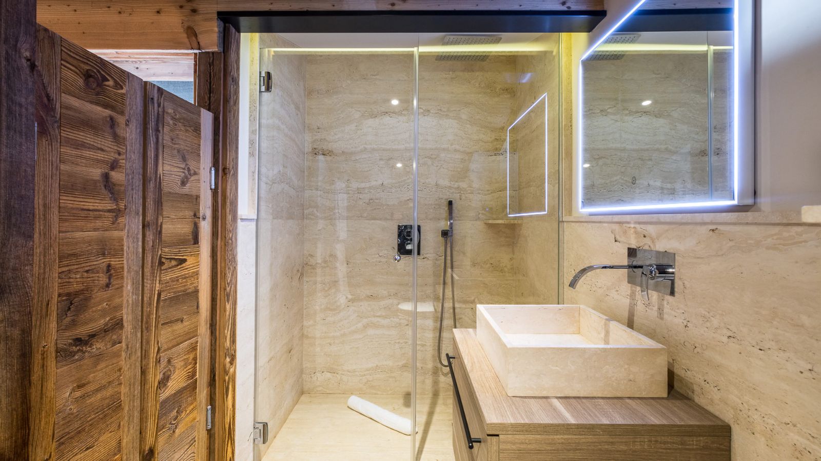Luxury-Ski-Chalet-Megeve-Chalet-Keystone-Oxford-Ski-Bathroom.jpg
