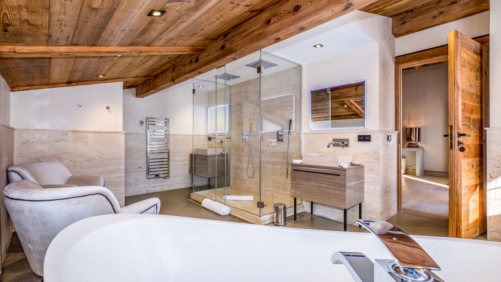Luxury-Ski-Chalet-Megeve-Chalet-Keystone-Oxford-Ski-Bathroom (2).jpg