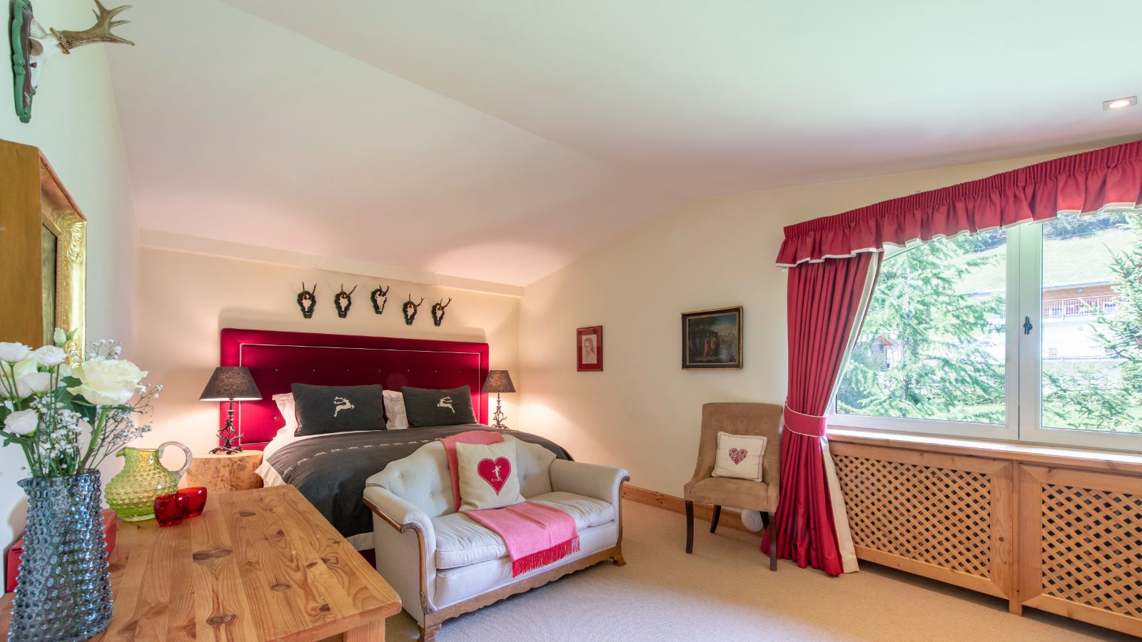 Luxury-Ski-Chalet-St-Anton-Chalet-Maria-Schnee-Oxford-Ski-Bedroom (4).jpg