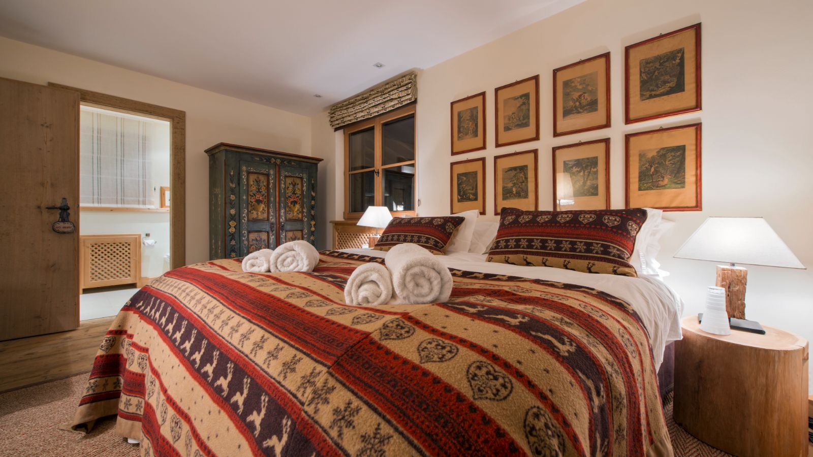 Luxury-Ski-Chalet-St-Anton-Chalet-Maria-Schnee-Oxford-Ski-Bedroom (1).jpg