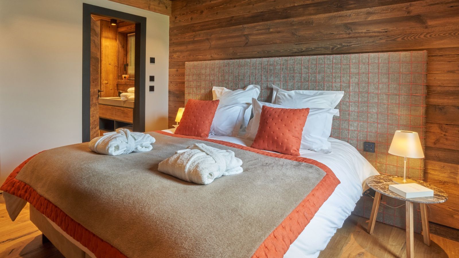 Luxury-Ski-Chalet-Megeve-Chalet-Panorama-Oxford-Ski-Bedroom (3).jpg