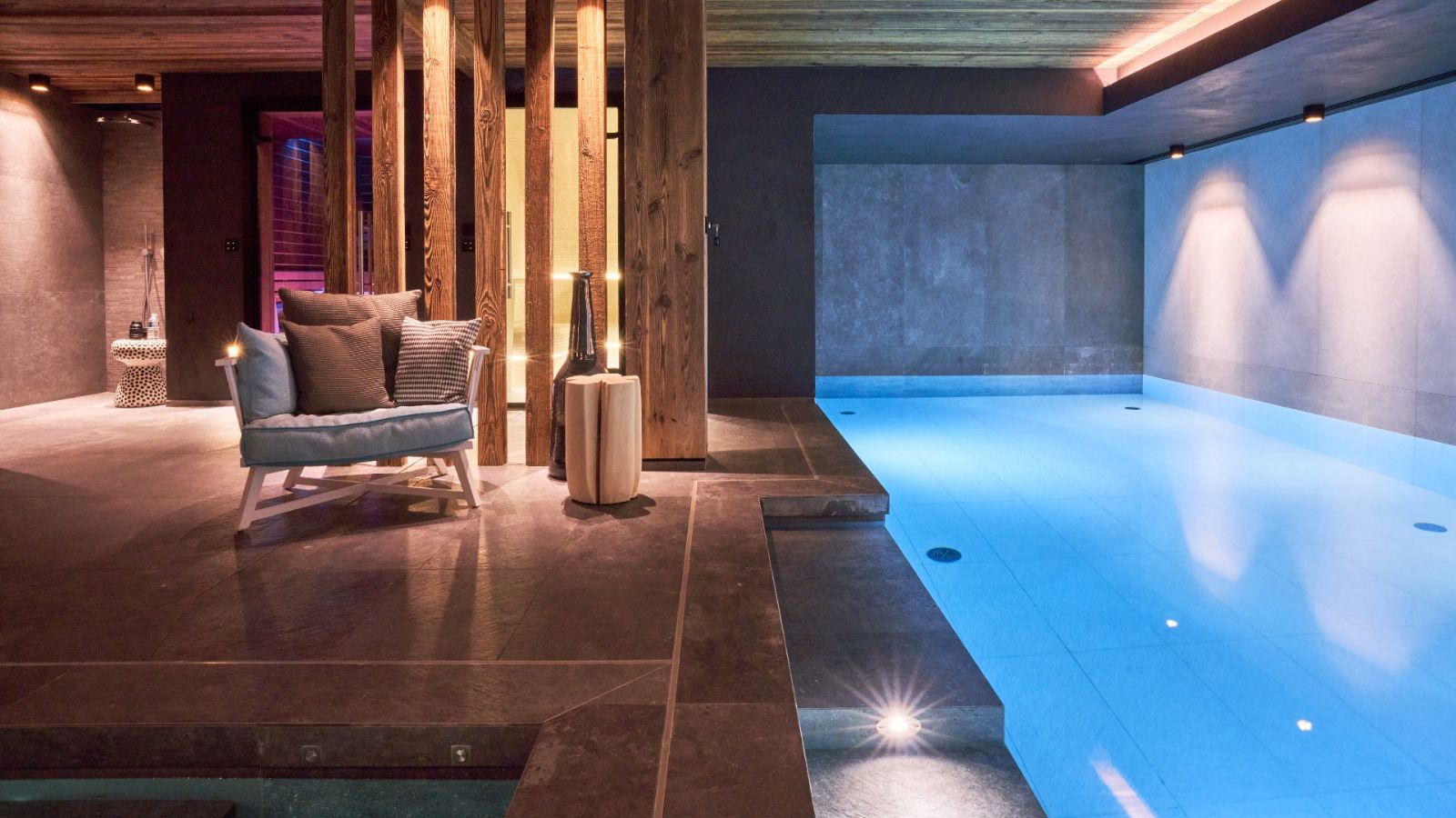 Luxury-Ski-Chalet-Megeve-Chalet-Panorama-Oxford-Ski-Pool.jpg